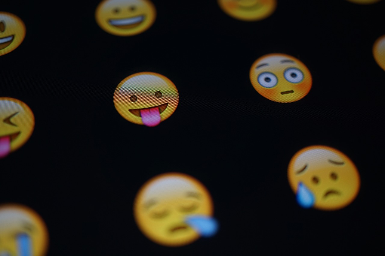Social Media Etiquettes for Safe Online Experience